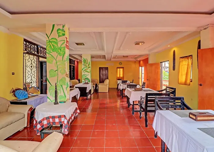 Capital O 91851 Sanjaya Hotel 3*